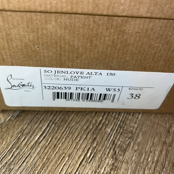 Christian Louboutin Patent Nude 38 worn for 2 hours - Picture 5 of 7